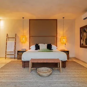 https://luxury-jungle-villa-l-4br-l-concierge-service-la-privada.quintano-roohotels.com